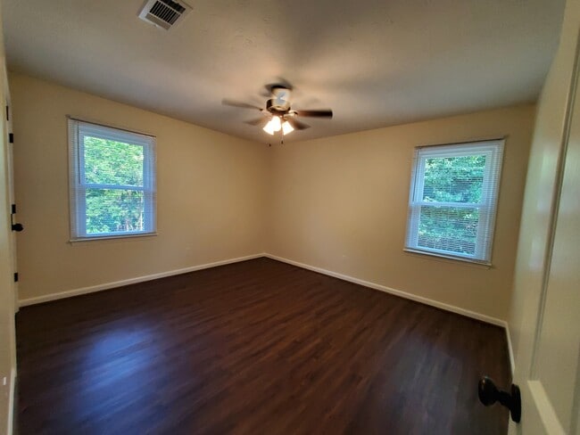 Building Photo - 6608 Autumnleaf Dr