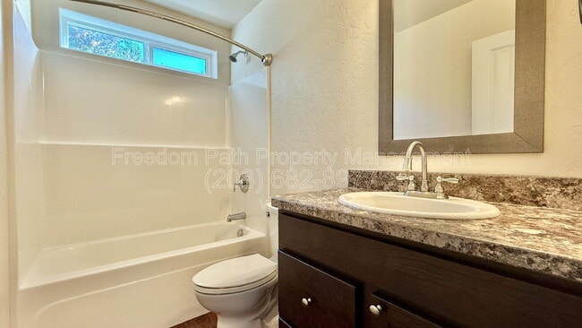 Building Photo - 302 Ashlin Ct