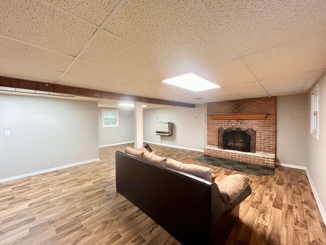 Building Photo - 4-Bedroom, 2-Bathroom Home In Lancaster!