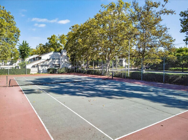 Building Photo - 211 Stony Point Rd