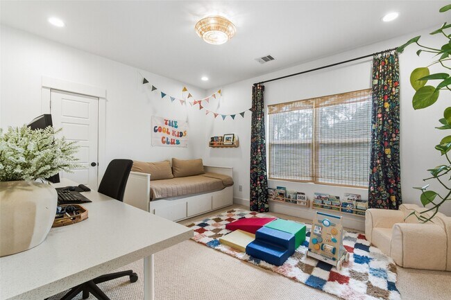 Building Photo - 5202 Pinemont Creek Ln