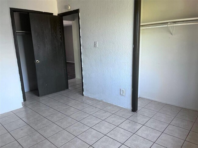 Building Photo - 4910 Pepper Ln