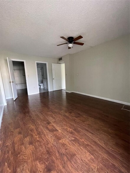 Building Photo - 4158 Inverrary Dr