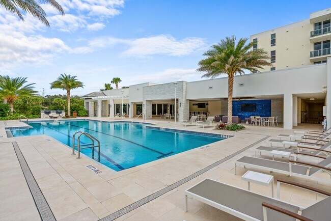 Building Photo - 2700 Donald Ross Rd