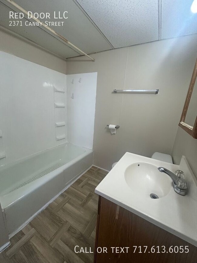 Building Photo - 2371 Canby St