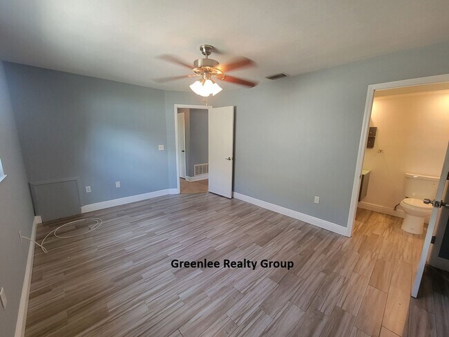 Building Photo - Beautifully Updated 3 Bedroom/2.5 Bathroom...