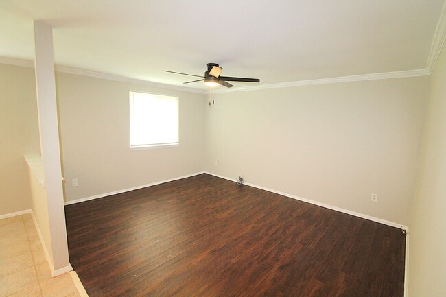Building Photo - Charming 2 Bedroom, 1 Bath Home on Quiet C...