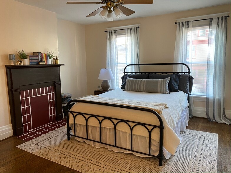 Master bed - 403 E Penn St