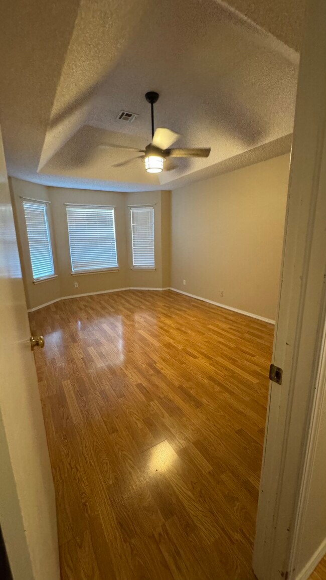 Master Bedroom with private ensuite - 3201 E Louisville St