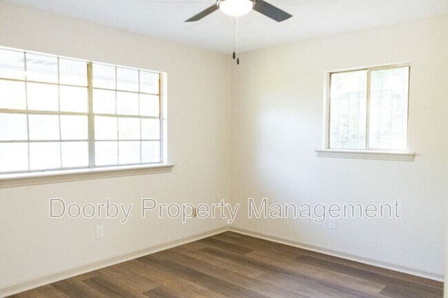 Building Photo - 6404 Middle Dr