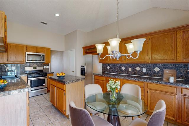 Building Photo - 202 Willow Creek Dr