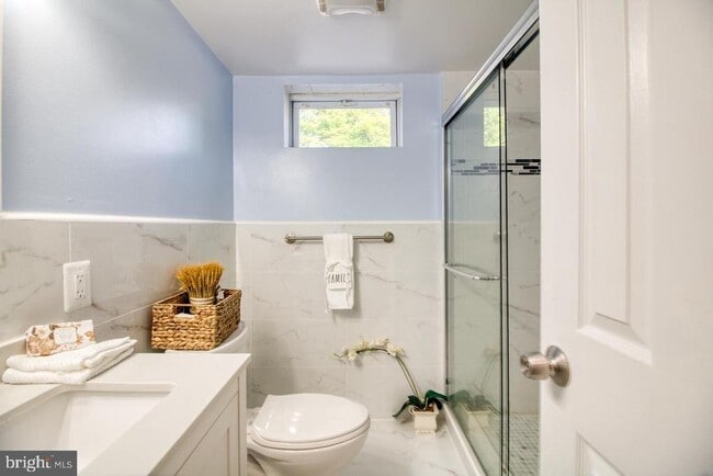 Building Photo - 9707 E Light Dr
