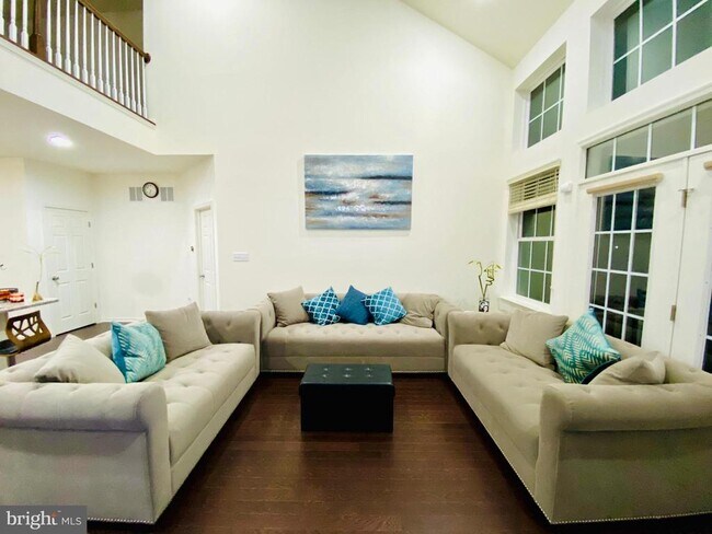 Building Photo - 119 Sirius Dr