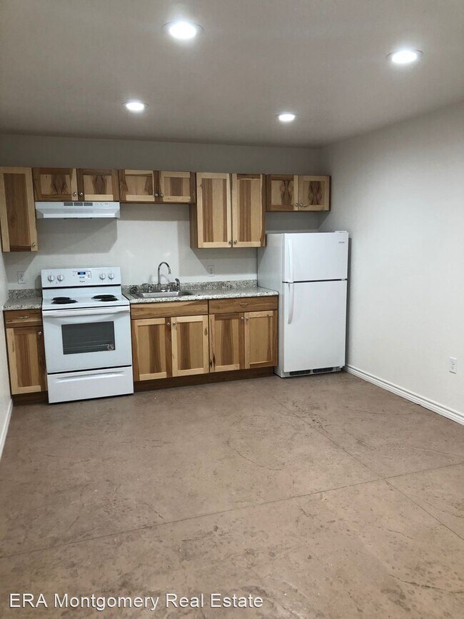 Building Photo - 701 North Lake