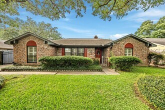 Building Photo - 8426 Edgemoor Dr