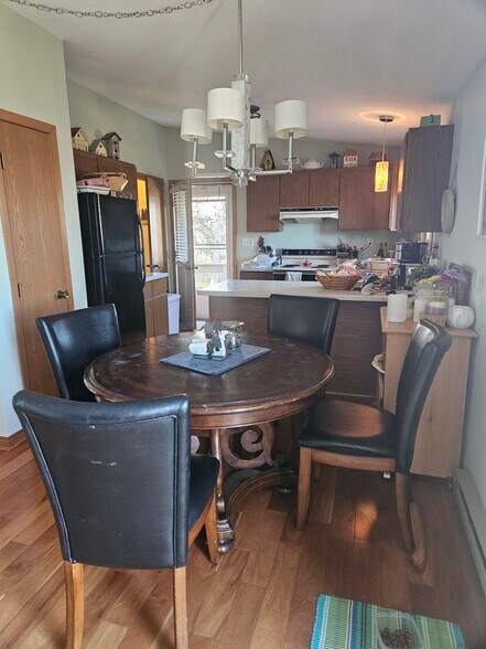 Kitchen dining room open concept - S818 Goldfinch Ct