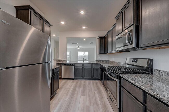 Building Photo - 545 Amberwood Pk Dr