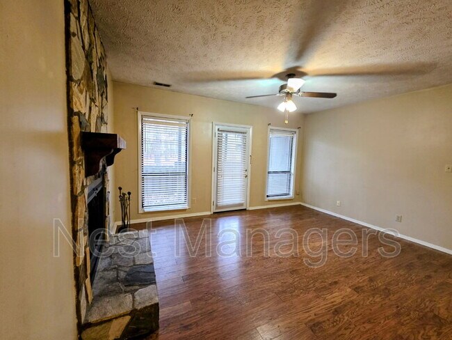 Building Photo - 1861 Tryon Dr