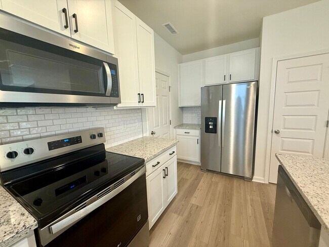 Building Photo - Three bedroom, 2.5 bath townhome in Mebane...