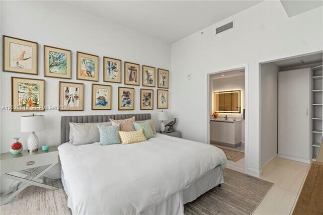 Building Photo - 2678 Tigertail Ave