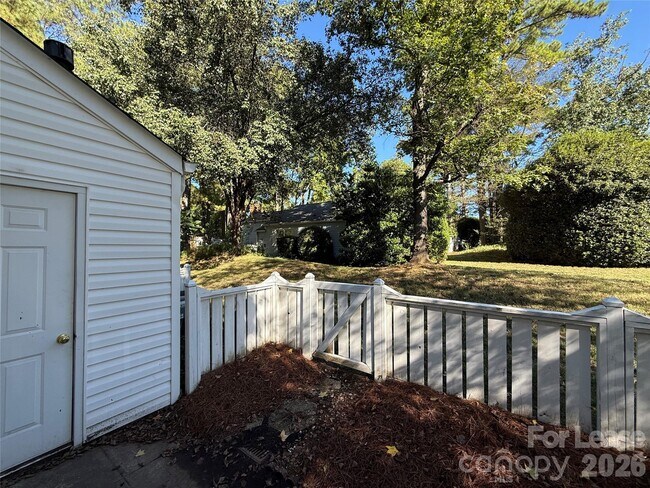 Building Photo - 8526 Castle Pine Ct