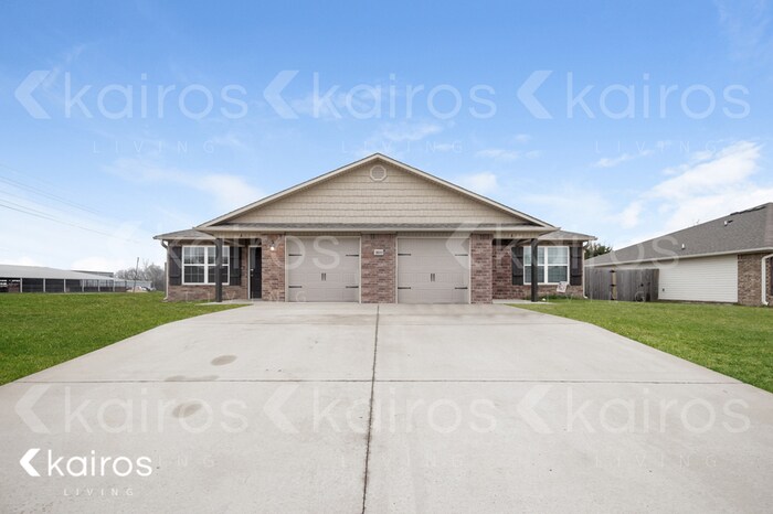 Primary Photo - 3893 Thomas St