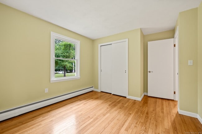 Building Photo - 653 Deep River Rd