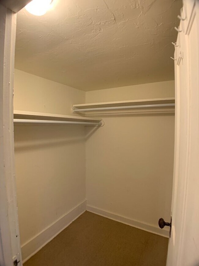 Building Photo - Edmond 3 bed 1 1/2 bath close to UCO