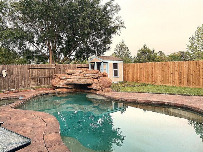 Building Photo - 7710 Misty Fern Ct