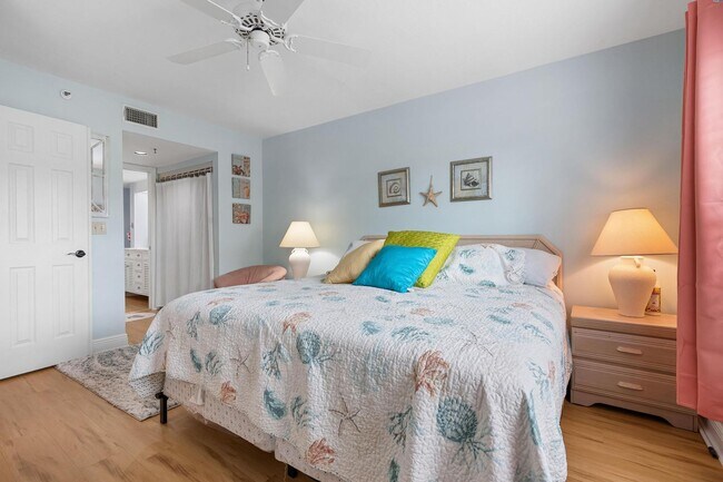 Building Photo - GORGEOUS 2 BEDROOM, 2 BATHROOM 1ST FLOOR CONDO LOCATED IN THE HIGHLY SOUGHT AFTER TENTH FAIRWAY A...