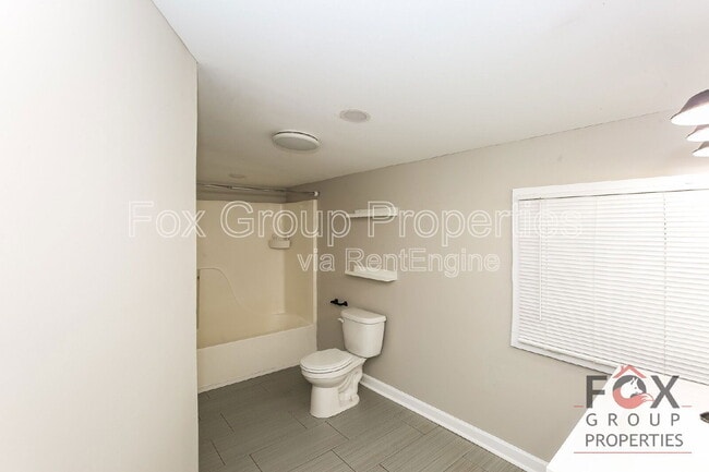Building Photo - 48 Chestnut Dr SW