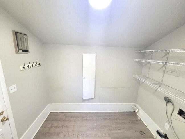 Building Photo - 3 Bedroom Brick Ranch in East Charlotte For Rent!