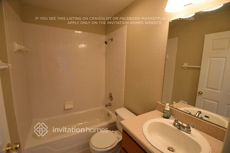 Building Photo - 115 Secluded Oak Ct