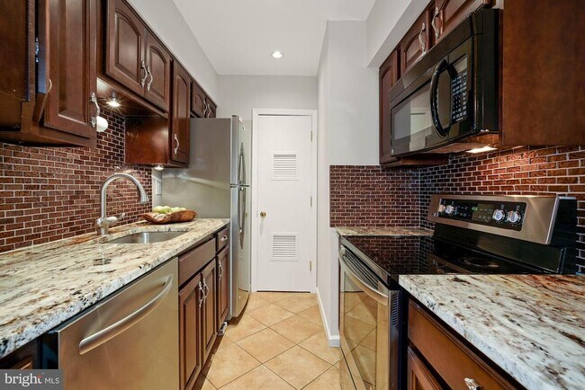 Building Photo - 5907 Kingsford Rd