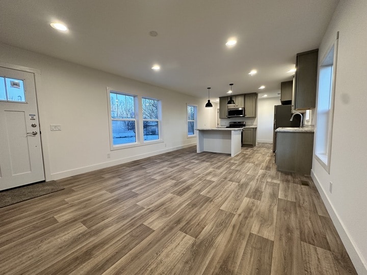 Building Photo - 15 Hartland St N