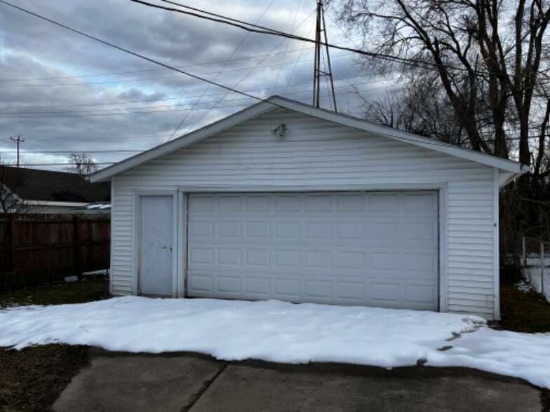 Building Photo - 1326 Davis St