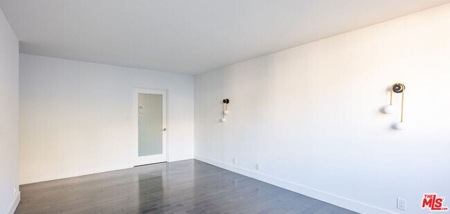 Building Photo - 8787 Shoreham Dr