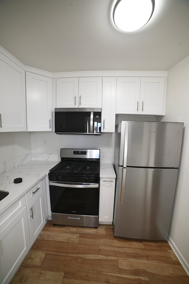 Building Photo - Newly remodeled studio in a gated building with pool and laundry room!