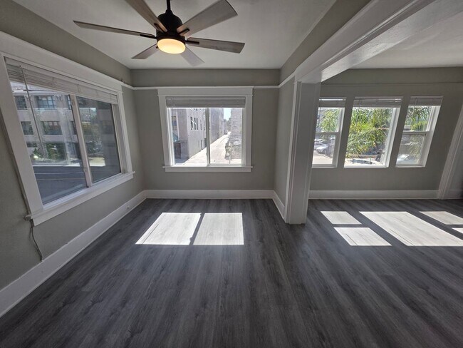 Building Photo - UPGRADED AND FRESH UPPER 1BD/1BA DOWNTOWN ...