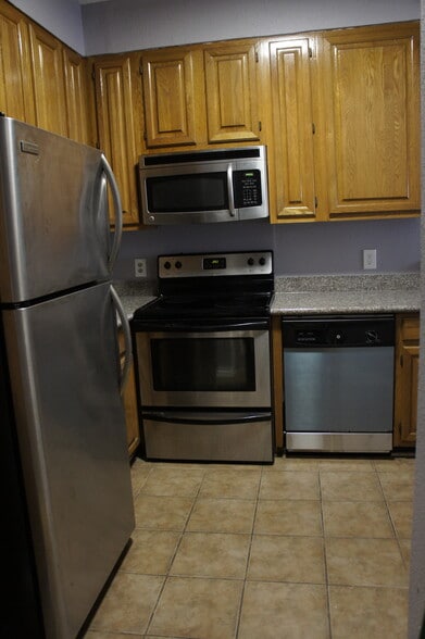 Kitchen area - 2209 S Braeswood Blvd