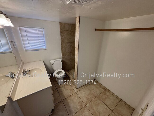 Building Photo - 213 W Ohio St
