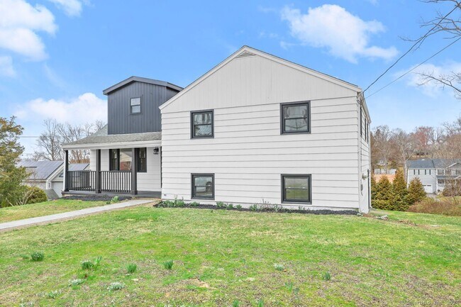 Building Photo - 141 Ridgewood Dr