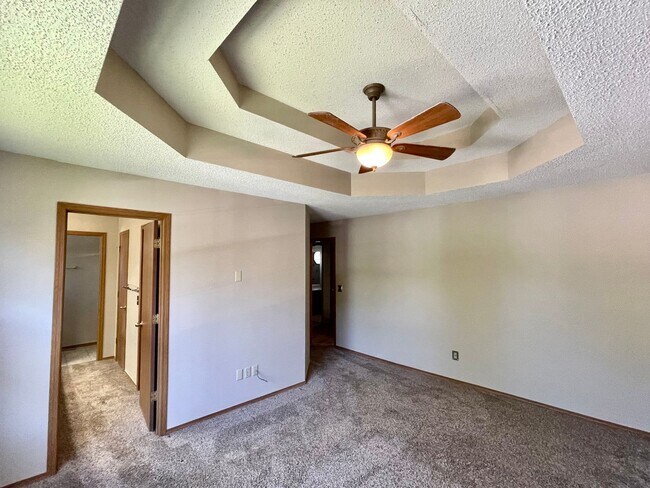 Building Photo - Beautiful 2 story, 5 bedroom, 3 bath home available NOW!