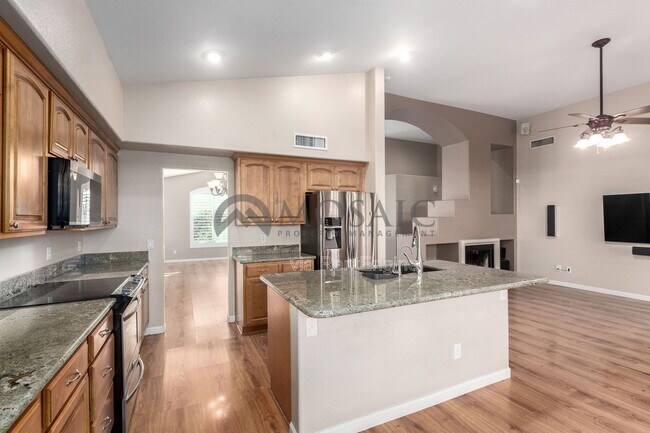 Building Photo - 2738 E Silverwood Dr