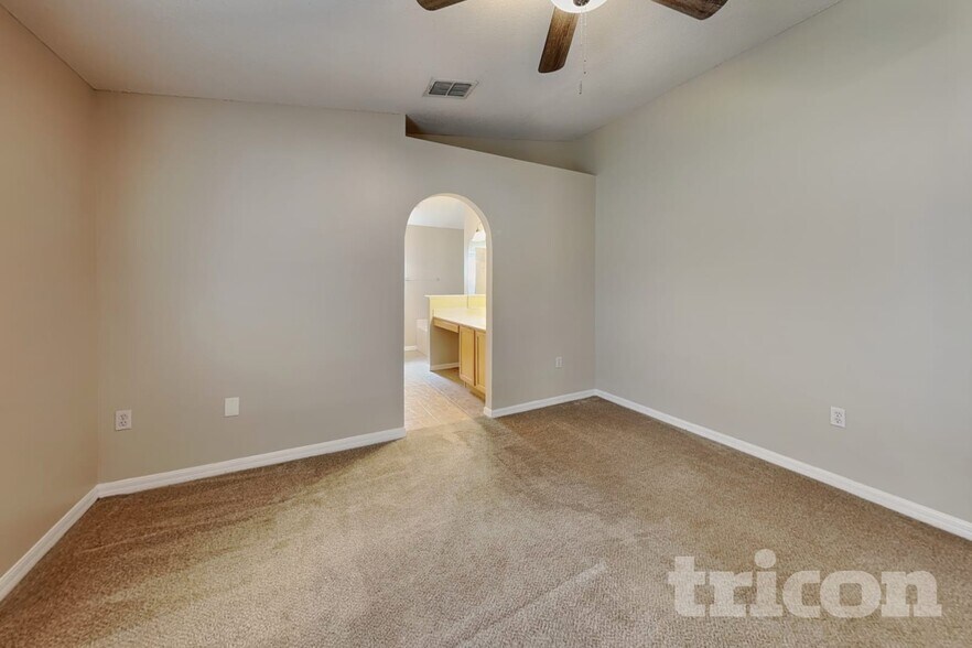 Building Photo - 13049 Waterbourne Dr