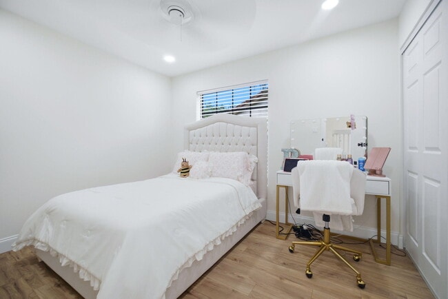 Building Photo - 7798 La Mirada Dr