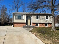 Building Photo - Split level 4-bedroom 3-bathroom home