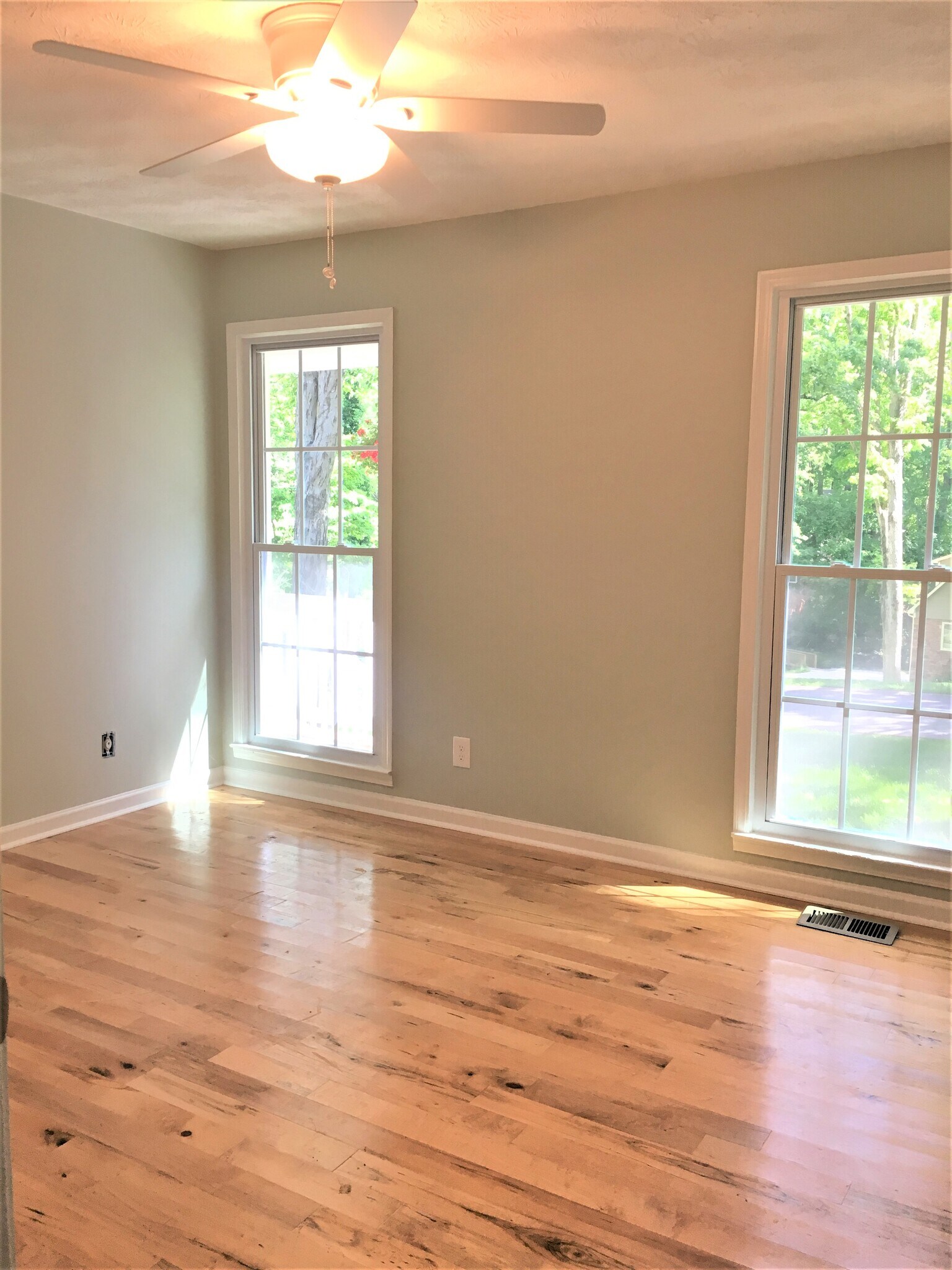 Building Photo - 4133 Thornwall Dr