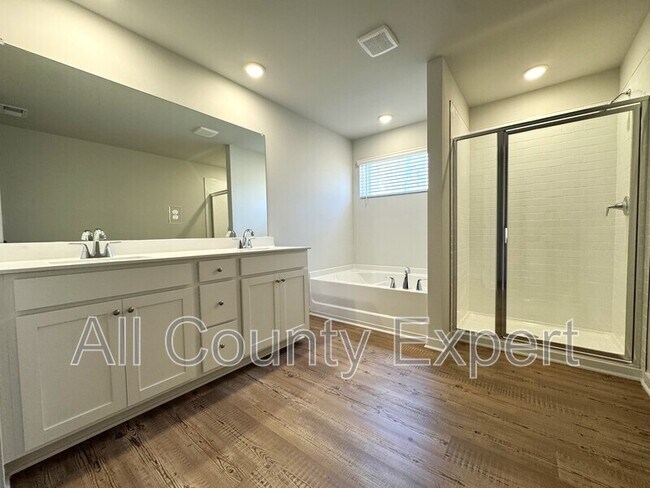 Building Photo - 7273 Mulberry St