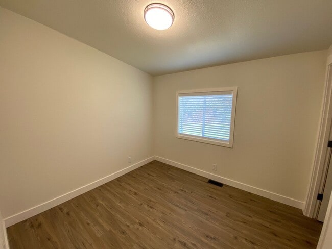 Building Photo - Beautifully Remodeled Home for Rent – Mode...